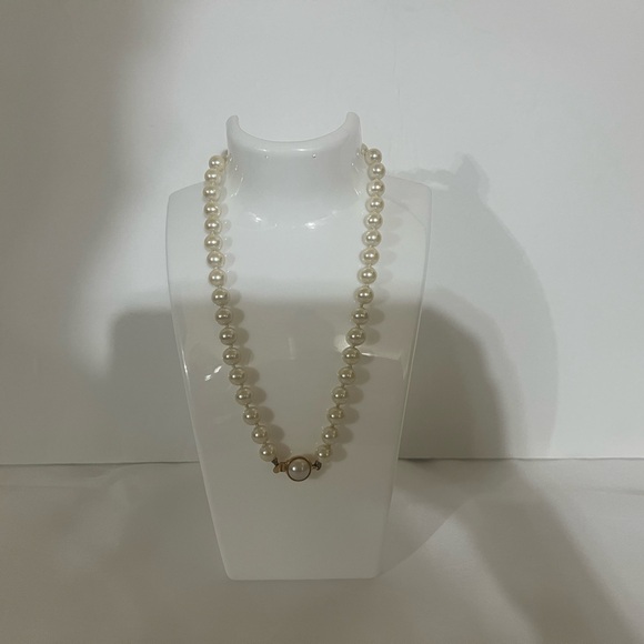 Carolee Faux Pearl Vintage Necklace - Picture 8 of 8